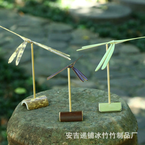 Juguete de libélula de bambú hecho a mano, artesanía de bambú, estilo chino, decoración del hogar, regalo para niños y amigos - Product Image 1