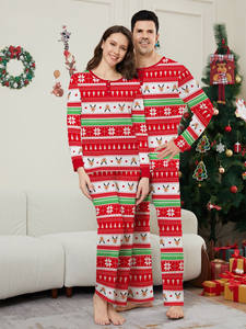 Dropshipping personalizado Navidad familia pijamas bajo MOQ todos los botones de impresión cuello abierto completamente impreso 2 piezas conjuntos de punto frontal - Product Image 3