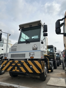 Nouveau tracteur portuaire <span class=keywords><strong>Sinotruk</strong></span> <span class=keywords><strong>Howo</strong></span> 4*2 4*4 6 roues, tracteur de terminal, transmission manuelle - Product Image 3