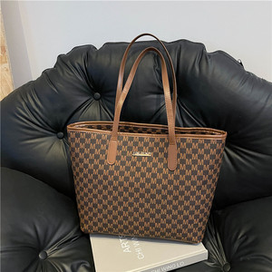 Sac fourre-tout tendance 2024, nouveau sac à bandoulière carré moderne et classique de grande capacité, sac à main élégant, sac décontracté pour parents avec fermeture éclair - Product Image 1