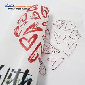 ป้ายติดพลอยเทียมรูปหัวใจหรือเสื้อยืดวาเลนไทน์ลายพิมพ์โลโก้ตามสั่งแบบรีดติด - Product Image 1