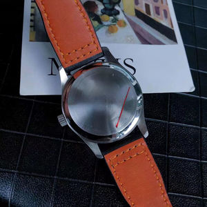 Nuevo Producto: Reloj Mecánico para Hombre con un Toque Retro Debajo de un Diseño Sencillo y Profesional - Product Image 6