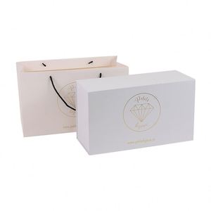 Sac en papier cadeau noir de luxe, logo imprimé sur mesure, emballage de bijoux, sac en papier kraft pour le shopping avec poignée en ruban - Product Image 5