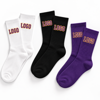 Chaussettes de sport mi-mollet blanches personnalisées, avec motifs tricotés chiffres et lettres, possibilité d'ajouter un logo, texte et couleurs personnalisés pour les tenues d'équipe