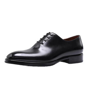 Chaussures en cuir pour hommes Brook Embossed British Business Casual, semelles épaisses brillantes, cuir peint à la main, fabrication artisanale. - Product Image 3