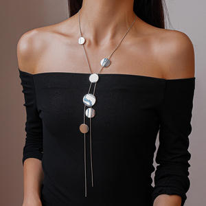 Chaîne de pull polyvalente pour femme, style européen-américain transfrontalier, en alliage incrusté de résine, avec croix en forme de cœur et chaîne en bambou, luxe léger et design de niche - Product Image 3