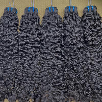 Lots de Cheveux Humains Bouclés Vierges Bruts à Cuticules Alignées en Gros – Bundles Bouclés Birmans
