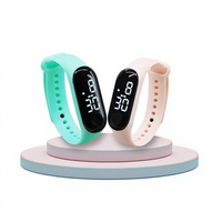 Montre numérique ovale 2026 en gros d'usine, électronique de sport d'extérieur pour garçons et filles, affichage LED, cadeau sportif pour étudiants