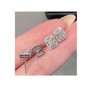 ต่างหูเพชรแท้ทรงสี่เหลี่ยมผืนผ้า ดีไซน์รัศมี ประดับเพชรธรรมชาติ 0.36 กะรัต รุ่น Xinfly 18K สำหรับผู้หญิง - Product Image 2