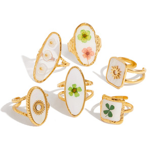 Anillo de Flores Preservadas en Acero de Titanio con Forma Geométrica, Joyería Unisex para Regalo - Product Image 5