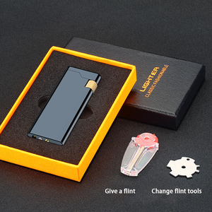 <span class=keywords><strong>Briquet</strong></span> à flamme nue DEBANG <span class=keywords><strong>avec</strong></span> roue à grattage, <span class=keywords><strong>briquet</strong></span> à silex, <span class=keywords><strong>briquet</strong></span> à cigarettes, format mini, facile à transporter, rechargeable, <span class=keywords><strong>avec</strong></span> fenêtre de niveau de gaz visible - Product Image 3
