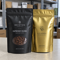 Sachet de café refermable personnalisé noir mat et or avec fenêtre pour grains torréfiés, pochette verticale de qualité supérieure