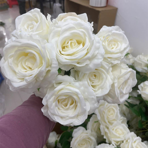 Suministros Florales IFG, Flores Blancas Románticas de Tallo Largo de 55 cm, Rosa Artificial para Decoración de Bodas - Product Image 2