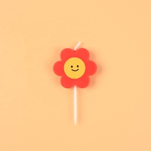 Velas <span class=keywords><strong>de</strong></span> decoración <span class=keywords><strong>de</strong></span> <span class=keywords><strong>pastel</strong></span> <span class=keywords><strong>de</strong></span> <span class=keywords><strong>cumpleaños</strong></span>, diseño único y divertido <span class=keywords><strong>de</strong></span> <span class=keywords><strong>girasol</strong></span> rojo y blanco con forma <span class=keywords><strong>de</strong></span> sonrisa, venta al por mayor - Product Image 3