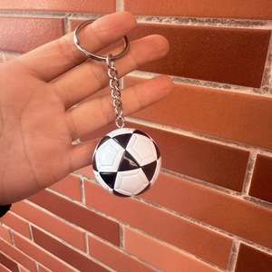 พวงกุญแจทีมฟุตบอล โลโก้สโมสรฟุตบอลแบบกำหนดเอง  งานเคลือบสี  ลายการ์ตูนอิตาลี  โลหะผสมสังกะสี  แฟชั่นวินเทจสุดหรู ของที่ระลึกสำหรับนักท่องเที่ยวฟุตบอล - Product Image 5