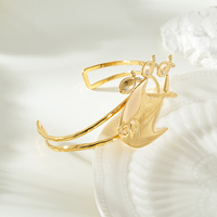 Collier et bracelet accessoires en acier inoxydable plaqué or 18 carats avec pendentif en forme de poisson au design unique et intéressant