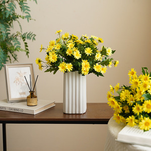 9 Têtes Style Coréen Fleurs Artificielles Petit Bouquet de Marguerite Chrysanthème Sauvage Chrysanthème pour Jardin Maison Décoration Extérieure - Product Image 4