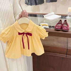 Tenue 2 pièces pour filles avec imprimé pomme, chemisier jaune à col Peter Pan et manches bouffantes et short en jean brodé - Product Image 2