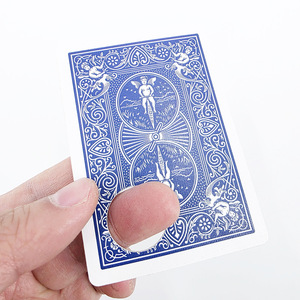Loupe en forme de carte : petit trou qui devient grand trou, grossissement du petit trou. Accessoires de magie de cartes Kingmagic, spectacle de magie de close-up. - Product Image 2