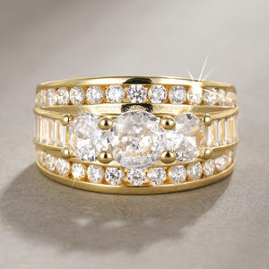 Anello da Donna T0954 in Oro Massiccio 18K con Diamante Taglio Brillante Rotondo Colore D Naturale, Fede Nuziale con Pietre Laterali a Baguette - Product Image 5