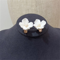 RE4749 boucles d'oreilles à Clip pour mariée, boucles d'oreilles de mariage en céramique avec fleur, bijoux à la mode pour femmes et filles