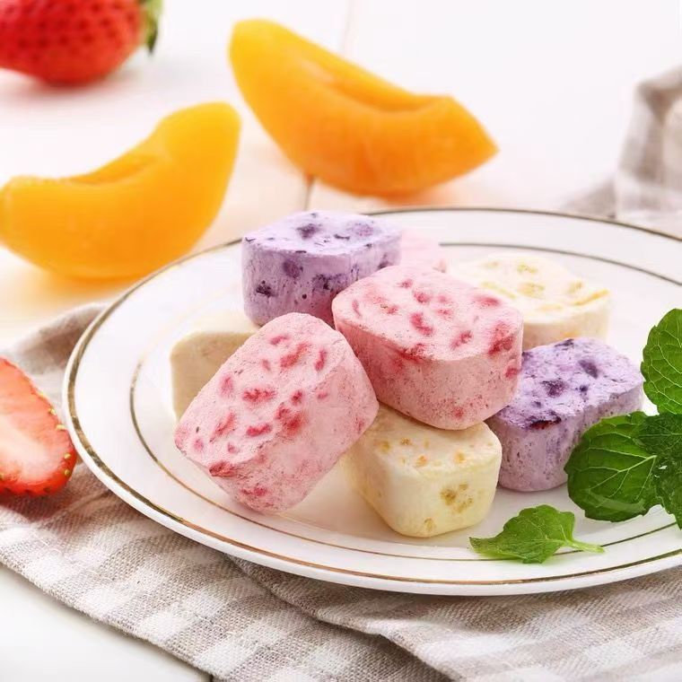 Сладкие сушеные кусочки йогурта молочные закуски из молока, упакованные в пакет