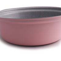 Poêle antiadhésive en aluminium rose personnalisée en usine avec un revêtement en marbre équipé d'un couvercle et d'oreilles de pot intégrées
