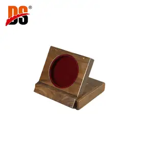 DS personalizzato all'ingrosso medaglia di noce Souvenir in legno pieghevole fatto a mano incisione Laser scatola di imballaggio regalo moneta di legno