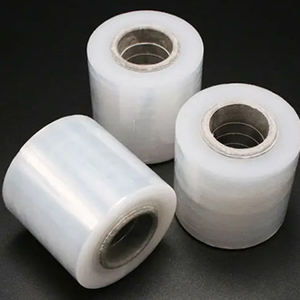 Rollo de película de envoltura elástica de PE suave, característica a prueba de humedad para productos domésticos - Product Image 5