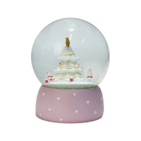 Vente en gros de statue d'arbre de Noël blanc personnalisé Boule à neige en verre Animal Figurine en résine Artisanat Globe d'eau design art déco