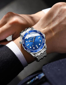 Reloj de Cuarzo para Hombre B2820 con Correa de Acero Inoxidable, Esfera Giratoria con Brillo Dorado, Cristal Resistente al Agua, Estilo Ejecutivo - Product Image 6