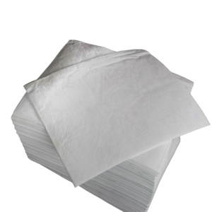 Yağlayıcılar, yakıtlar ve yağlar gibi yağ bazlı dökülmelerle kullanım için yağ emici Mat pedleri - Product Image 1