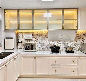 Ensemble de cuisine de luxe sur mesure BALOM, style européen, bois massif avec portes en verre et îlot central pour grandes villas - Product Image 6
