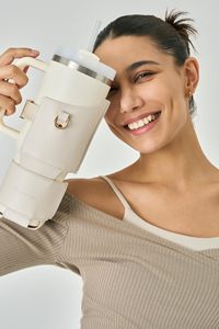 Bolsa de Transporte Premium para Botellas de Agua Stanley de 40 oz, Porta Botellas de Agua de Cuero PU Simple Moderno con Correa Ajustable y Porta Tarjetas - Product Image 4