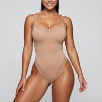 Body gainant sexy pour femme à bretelles, col en V, coupe ajustée, orné de dentelle, très extensible, double couche, en Nylon Spandex, idéal pour l'été