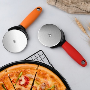 Couteau à pizza en acier inoxydable en gros, roulette à pizza tranchante pour la maison et la restauration - Product Image 5
