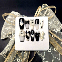 Motifs peints à la main et sculptés Appuyez sur les ongles Fournitures pour ongles de cercueil de ballerine Luxe haut de gamme une boîte de 10 pièces