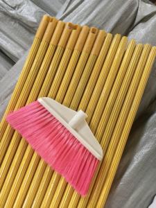 Mango de escoba de madera recubierto de PVC Color personalizado de alta calidad/Palos de fregona de madera/mango <span class=keywords><strong>Broomo</strong></span> - Product Image 5
