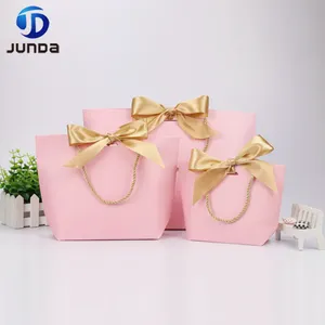 Grosir Pesanan Khusus Pernikahan Mewah Unik Kupu-kupu dengan Pegangan Tali Putih Pink Hitam Berwarna Kraft Tas Kertas