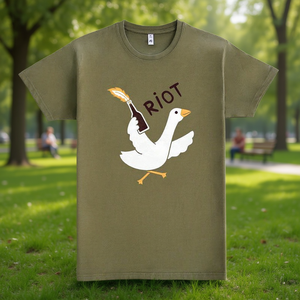 T-shirt Riot Verde Oliva Unisex in cotone con grafica - Product Image 3