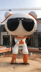 تمثال كرتوني ضخم رائع من الراتنج بتصميم نظارات شمسية كبيرة الحجم قابل للتخصيص من حيث الحجم واللون للديكور التجاري - Product Image 4