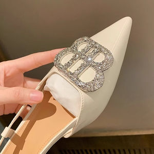 Designer donna 2024 estate sandali <span class=keywords><strong>con</strong></span> <span class=keywords><strong>tacco</strong></span> quadrato <span class=keywords><strong>con</strong></span> lussuosa fibbia di diamanti 3cm tacchi bassi punta chiusa famose <span class=keywords><strong>scarpe</strong></span> da esterno - Product Image 6