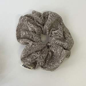 Serre-tête en tissu ajouré pour femme, élégant et vintage, accessoire capillaire d'été, attache pour queue de cheval haute - Product Image 3