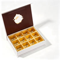 Boîte cadeau personnalisée haut de gamme à fermeture magnétique pour chocolats, avec couvercle à fenêtre et séparateur intérieur, idéale pour les dragées de mariage