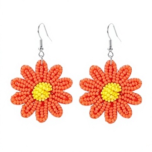 Boucles d'oreilles en forme de fleur pour femmes, style bohème, bijoux en résine jaune orange, perles de verre - Product Image 1