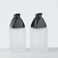 Flacon de fond de teint noir avec tête de pompe et capuchon anti-poussière, emballage cosmétique