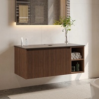 Meuble-lavabo mural cannelé avec étagère latérale ouverte, vasque à poser, plan de travail en quartz et portes de meuble à fermeture douce