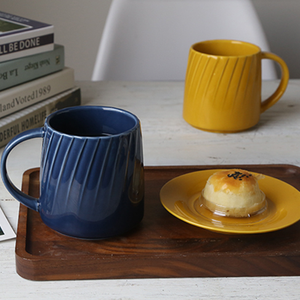 Mug à café en grès céramique à motif dessin animé en relief créatif, couleur unie, sans danger pour les aliments, compatible lave-vaisselle, pour usage domestique et cadeaux d'affaires - Product Image 2