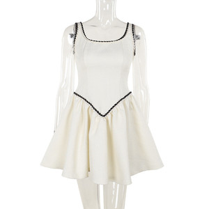 <span class=keywords><strong>Mini</strong></span> robe courte plissée à col en <span class=keywords><strong>U</strong></span> pour femmes chics avec motif solide Taille naturelle Caractéristique écologique - Product Image 4