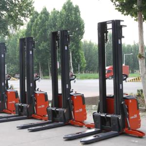 Spedizione Gratuita: Stoccatore Elettrico da 2000kg con Operatore a Bordo, Carrello Elevatore Elettrico per Movimentazione Materiali in Fabbrica - Product Image 5